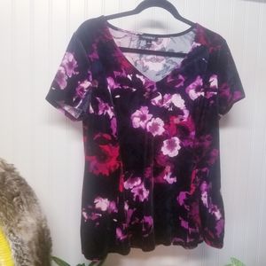 Roz & Ali Black & Pink Floral Velvet Peplum Top
